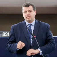 Eugen Tomac și-a depus demisia din funcţia de preşedinte al PMP/FOTO: caleaeuropeană.ro