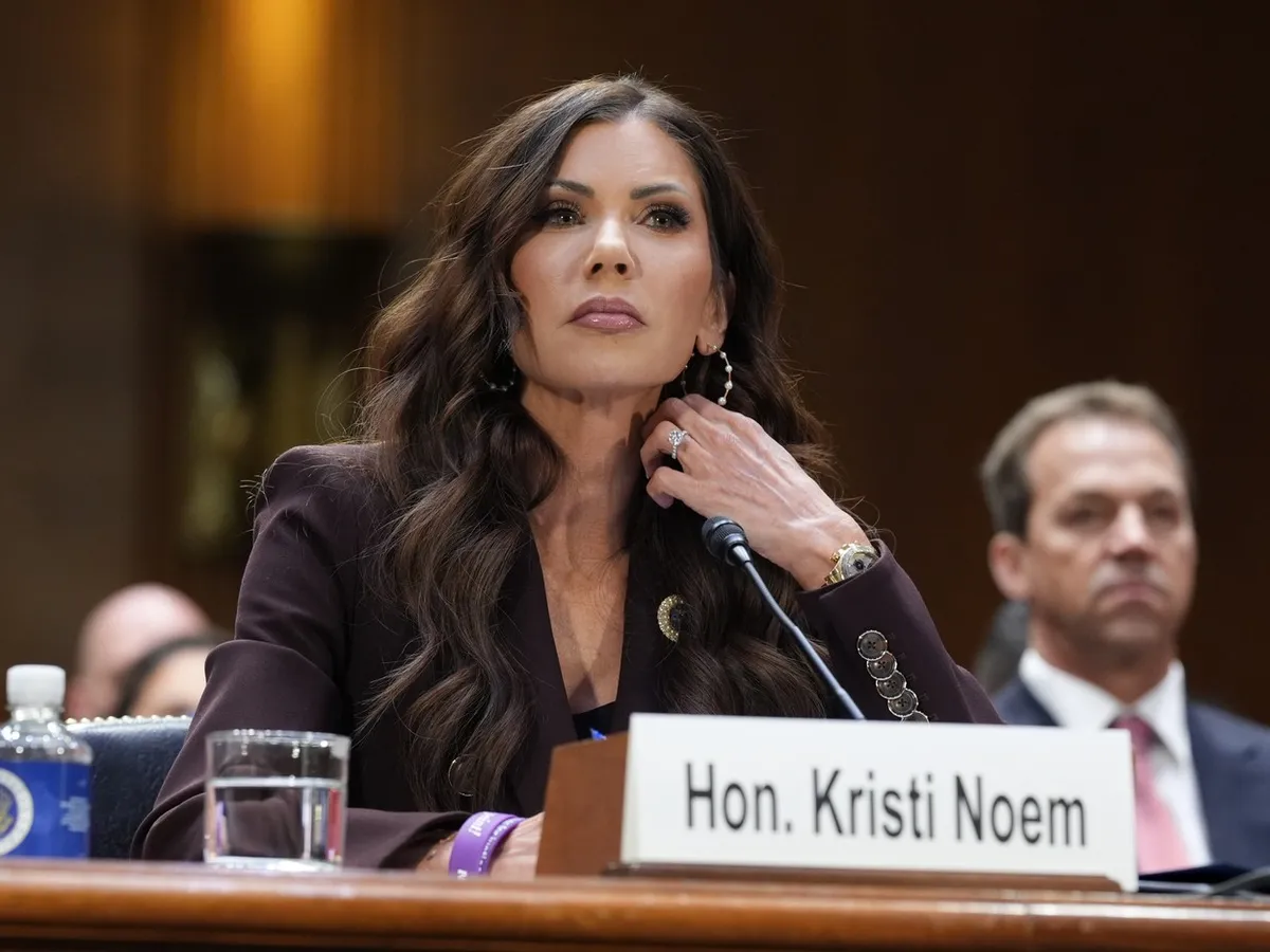 Kristi Noem, șefa Securității Interne din SUA, dată afară de Trump, după crimele comise de ICE în Minnesota