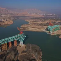 Un pod feroviar în construcție s-a prăbușit ca și cum ar fi fost din carton. Cel puțin 6 morți - Foto: Profimedia Images