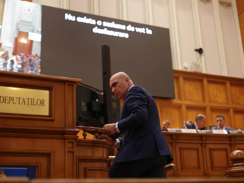 Bolojan va tăia pensie speciale la final de iulie. - Foto: INQUAM PHOTOS / Octav Ganea