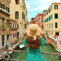 Cardul UE care îți dă acces gratuit la parcari, muzee și obiective turistice. Cine sunt beneficiarii - Foto: Profimedia images - Caracter ilustrativ