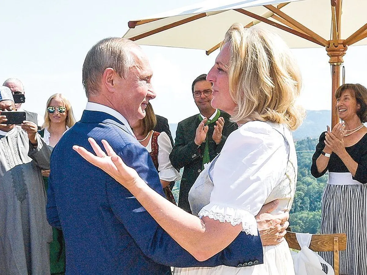 Cehia și Austria, unde șefa diplomației este Karin Kneissl, sunt țări care susțin eforturile de  PR ale Rusiei