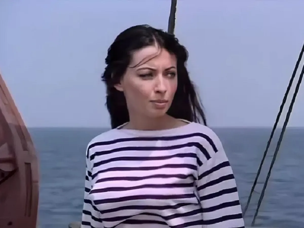 Julieta Szonyi în rolul Adnana