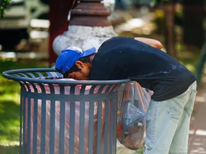 Cum fentează legea comercianţii, când reciclează PET-urile? Bani, făcuți pe spatele clienților - Foto: INQUAM PHOTOS/Ovidiu Micsik