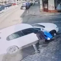 Mașina lăsată cu cheile în contact a fost furată de pe stradă Foto: captură imagini amator