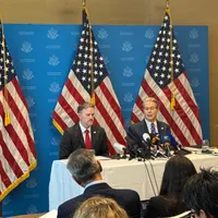 Secretarul Trezoreriei SUA, Scott Bessent (dreapta), și reprezentantul comercial al SUA, Jamieson Greer (stânga), conferință de presă la Geneva privind tarifele SUA-China - Foto: Profimedia Images