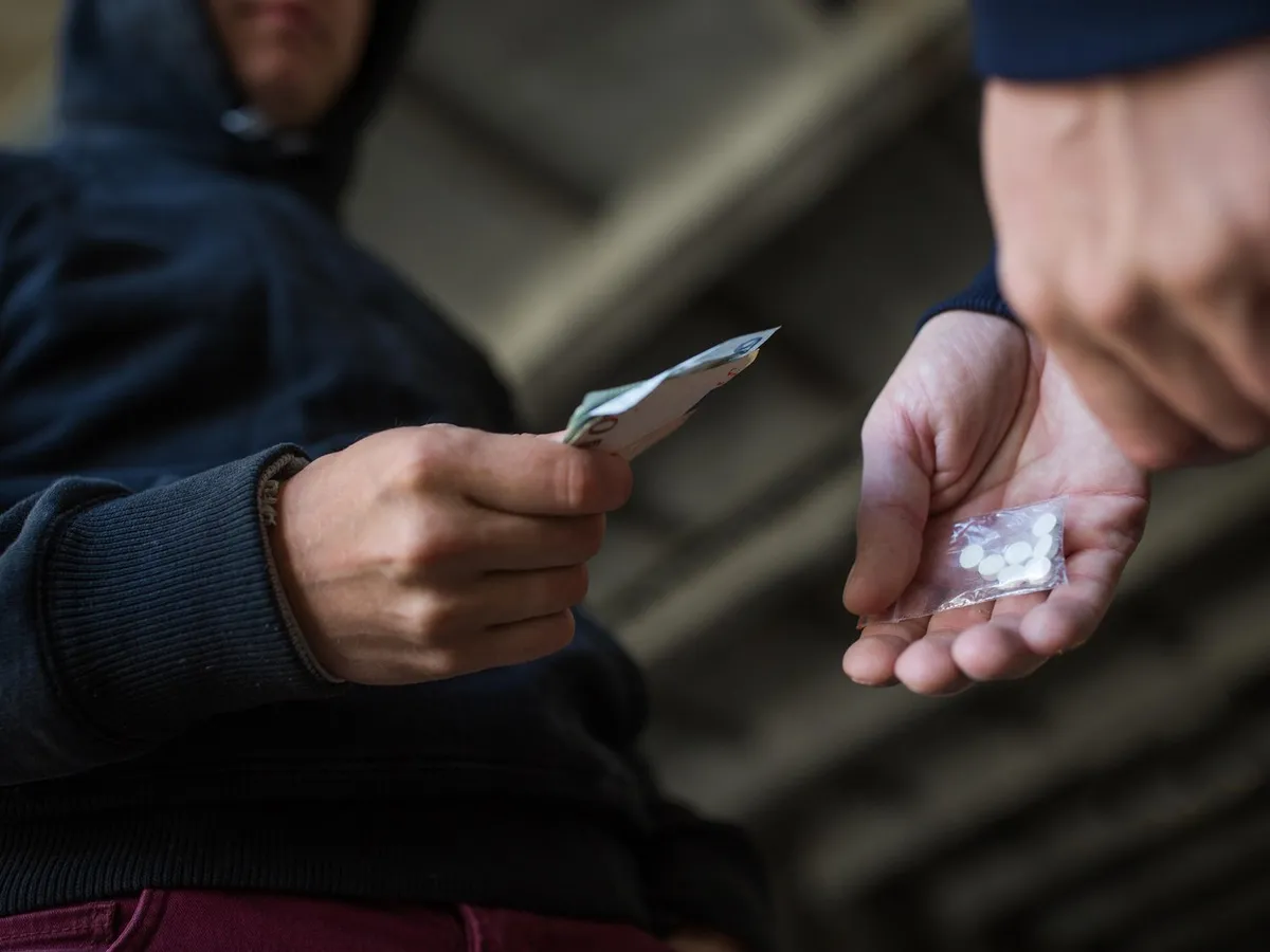 Droguri ecstasy vândute ca bomboane. Copiii, ținta traficanților, atrași cu nume de acadele celebre - Foto: Profimedia images