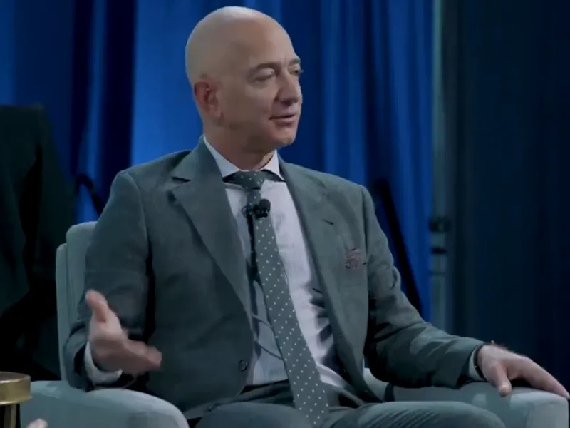 Jeff Bezos decolează spre spațiu alături de cel mai vârstnic dar și de cel mai tânăr astronaut/FOTO: Twitter/jeffbezos