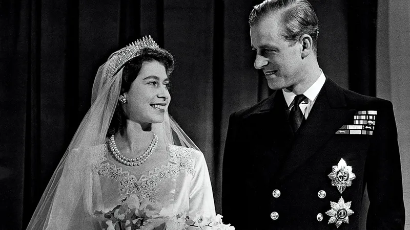 ALIANȚĂ Prințesa Elizabeth s-a căsătorit cu Philip Mountbatten, fost prinț al Greciei și Danemarcei, în 1947. Căsătoria lor a durat până la moartea acestuia, la 99 de ani, în 2021.