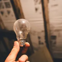 Consiliul Concurenţei: Cum fac bani grei, pe spinarea românilor, băieţii deştepţi din Energie - Foto: Profimedia Images