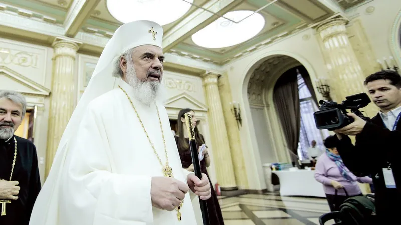 Patriarhul Daniel i-a acordat mai multe distincții judecătorului constituțional Petre Lăzăroiu, care, apoi, a judecat spețe care implicau BOR