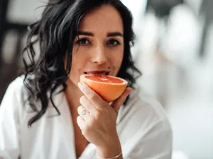 Fructul care conține vitamina C, îți curăță ficatul și produce colagen. Cu siguranță îl ai în casă - Foto: Freepik (imagine cu rol ilustrativ)
