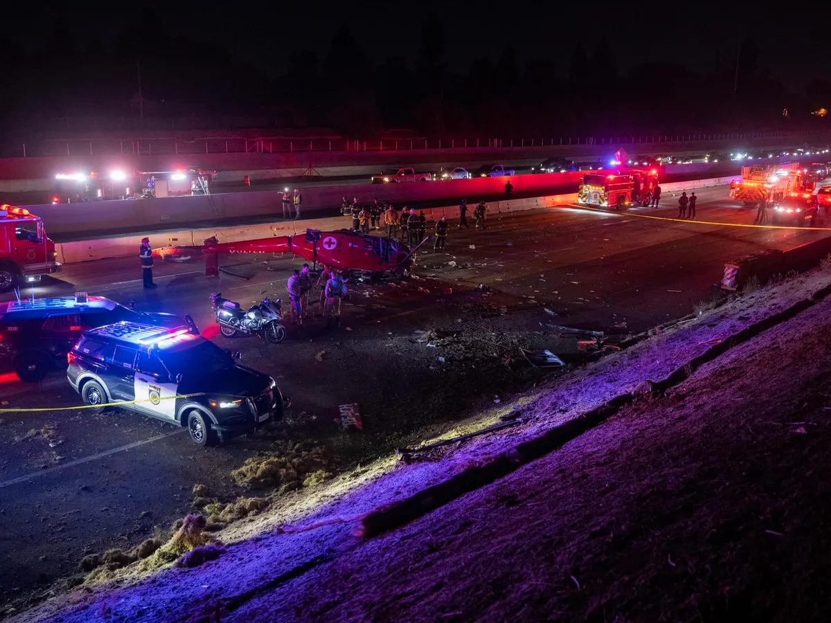 Elicopter medical prăbușit pe autostradă în SUA