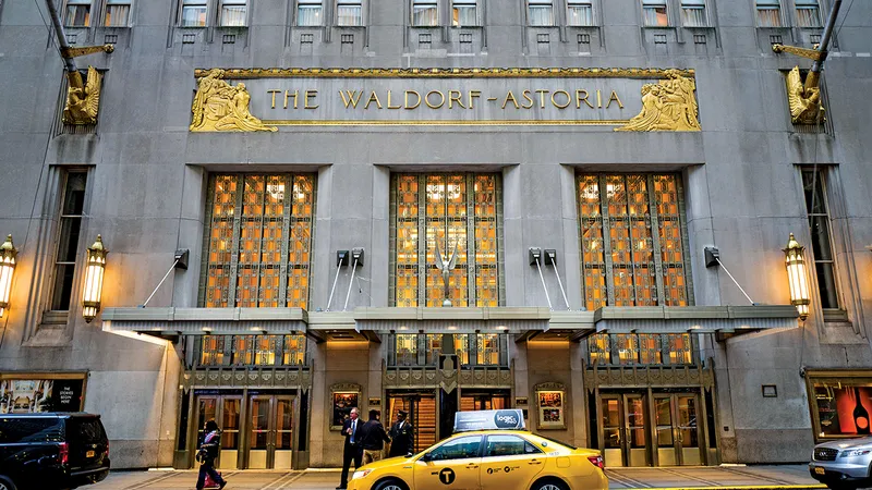 Elegantul Waldorf Astoria, în 2017, înainte de renovare.