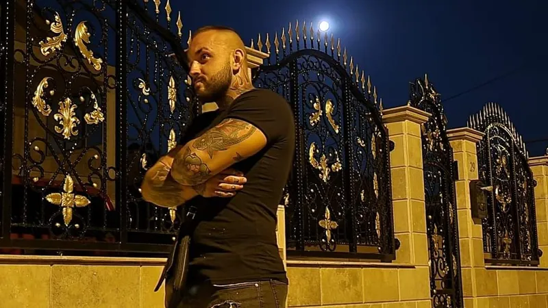 Interlopul nu are altă sursă de venit oficială în afară de pensia bunicii Foto: Facebook