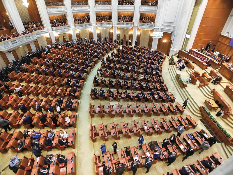 Parlamentul are peste 100 de directori și șefi care primesc spor pentru condiții vătămătoare de muncă - Foto: INQUAM PHOTOS/ Adriana Neagoe