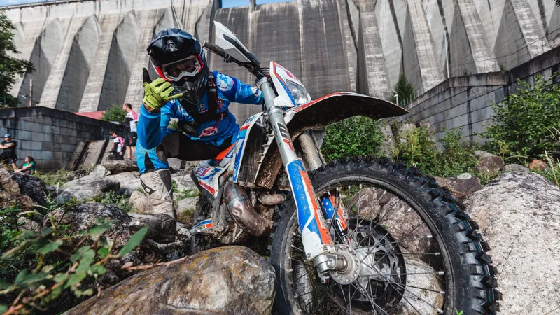 A început Romaniacs 2025, cel mai dificil raliu hard enduro din lume. Cine e lider după prima zi? - Foto: Facebook / Red Bull Romaniacs