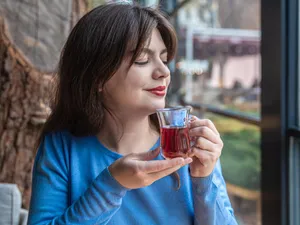Ceaiul de crușin, băutura din casă care îți curăță colonul. Te costă doar 3 lei - Foto: Freepik (imagine cu rol ilustrativ)