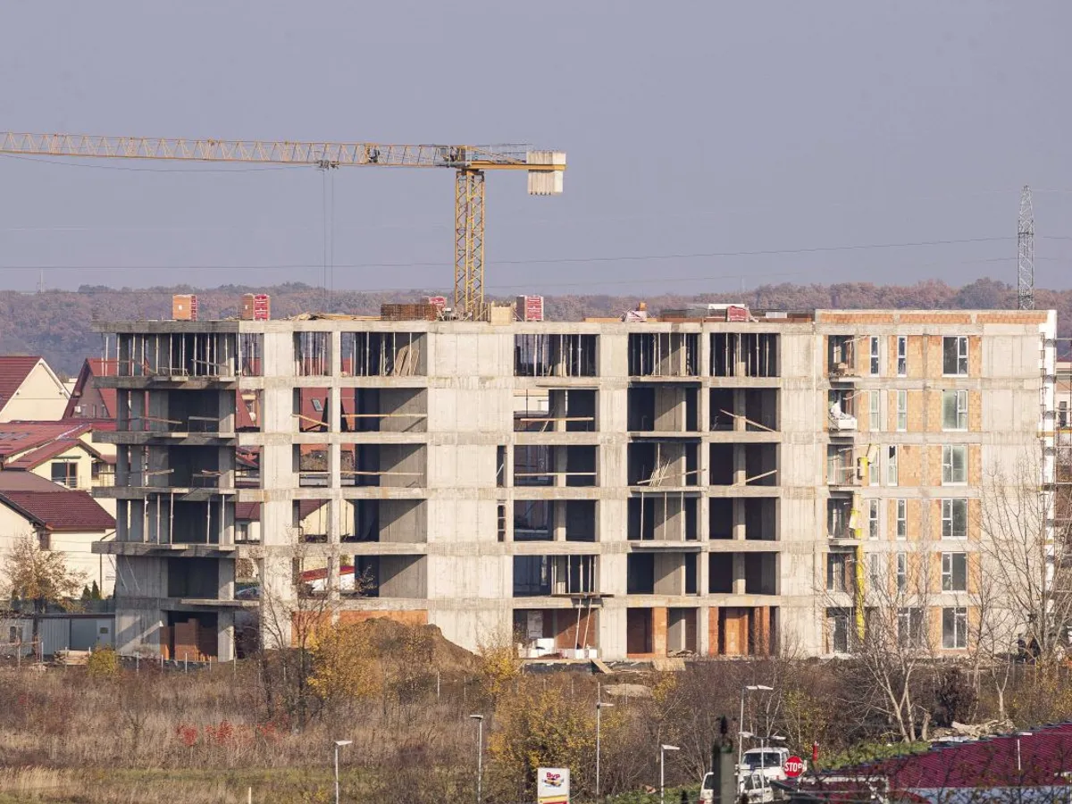 Clădiri rezidenţiale în diferite stadii de construcţie - Foto: INQUAM PHOTOS/Virgil Simionescu