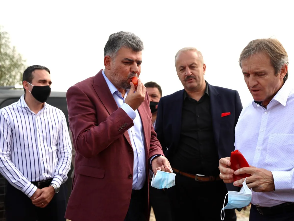 După modelul Dragnea, Ciolacu degustă o roșie Foto: Facebook