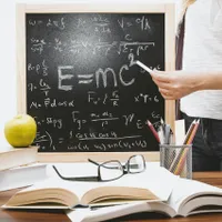 Profesorii care dau meditații trebuie să aibă casă de marcat sau POS (imagine cu caracter ilustrativ) - Foto: pexels.com/JESHOOTS.com