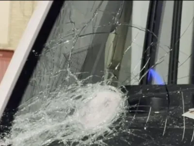 Cum a ajuns videoclipul cu ambulanța care „fură copii” să fie distribuit pe TikTok fără eticheta AI. Explicațiile unui cercetător