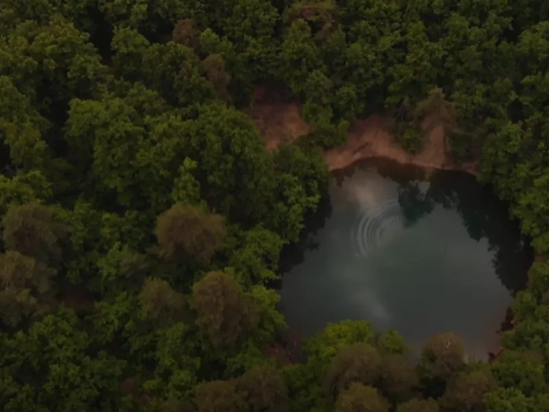 Vacanță inedită la cea mai mare piscină naturală din vestul Europei,  la 10 kilometri de Baia Mare/FOTO: Captura Youtube