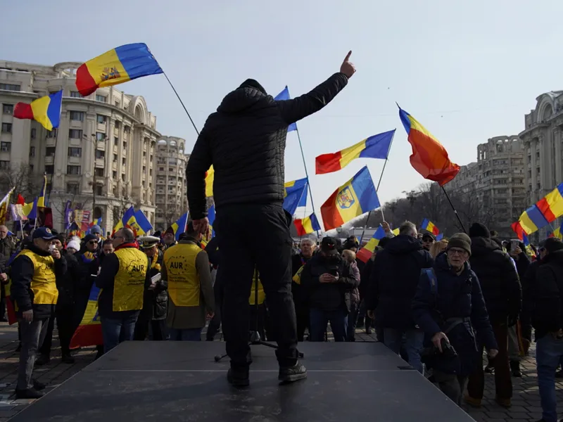 Miting în Capitală. Susţinători ai lui Călin Georgescu au ajuns în Piaţa Victoriei - FOTO: Inquam Photos / Pană Tudor