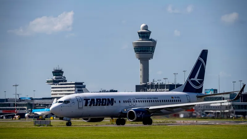 TAROM pune în vânzare bilete de avion la doar 23 de euro. De unde poți zbura la acest preț? - Foto: Profimedia images