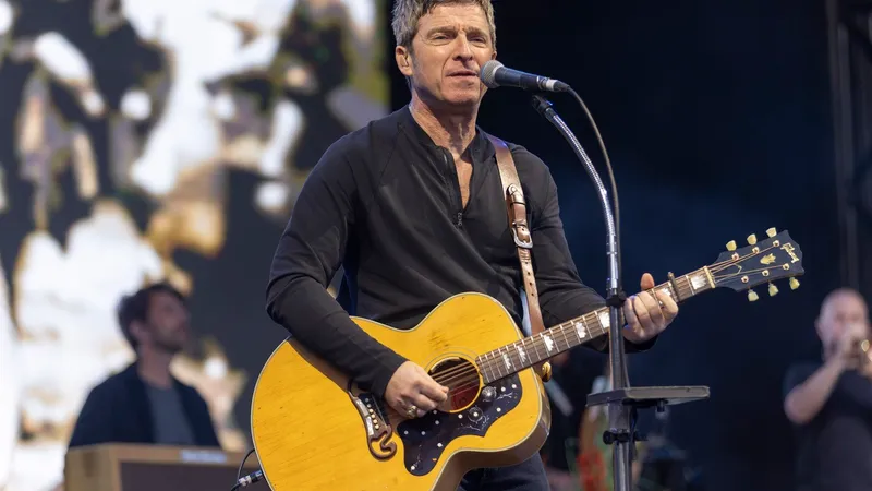Cu ce sumă s-a vândut o chitară a lui Noel Gallagher de la Oasis. „Cea mai bună din lume” - Foto: Profimedia Images
