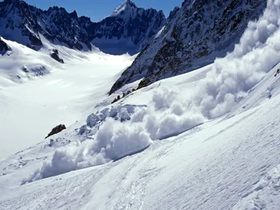 Risc major de avalanșă în Munții Bucegi și Făgăraș. Salvamont Brașov: "Evite traseele alpine!" - Foto: Profimedia images