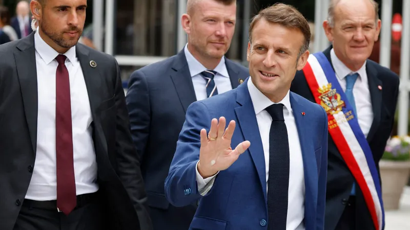 Extrema dreaptă câștigă alegerile din Franța. Macron cere coaliție largă contra lui Le Pen - Foto: Profimedia Images