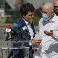 Viceprimarul Bădulescu îl șicanează pe Nicușor Dan la conferința de presă. Foto Inquam Photos/Octav Ganea