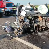VIDEO Trei mor'i după ce maşina în care se aflau a fost lovită de un autocamion / g4media