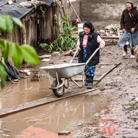 Cudalbi şi Pechea au oficiile poştale sub ape. Poştaşii au şi ei casele pline de mâl - Foto: INQUAM PHOTOS/Ovidiu Micsik (imagine cu caracter ilustrativ)