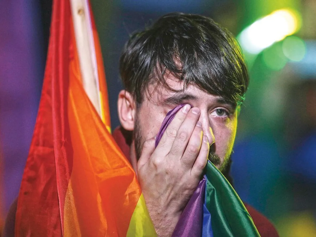 Un membru
al comunității LGBT răsuflă ușurat că referendumul, considerat restrictiv pentru minoritățile sexuale, a fost invalidat