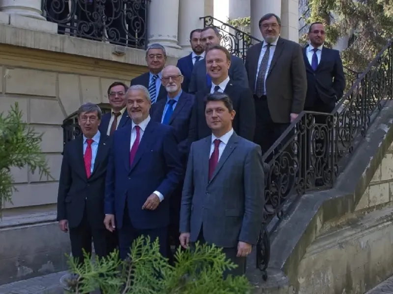 Fostul ambasador Kuzmin, Adrian Năstase și Corlățean, în primul rând - Foto: adriannastase.ro