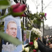 Cozi kilometrice la căpătâiul lui Navalnîi. Mii de ruși îl aplaudă în stradă la Moscova - Foto: Profimedia images