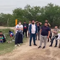 Romii prinși la granița dintre Mexic și SUA spun că-s persecutați în România Foto: captură Youtube