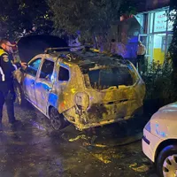 Motivul incredibil pentru care o femeie a dat foc unei mașini în București. Ce a descoperit Poliția? - Foto amator