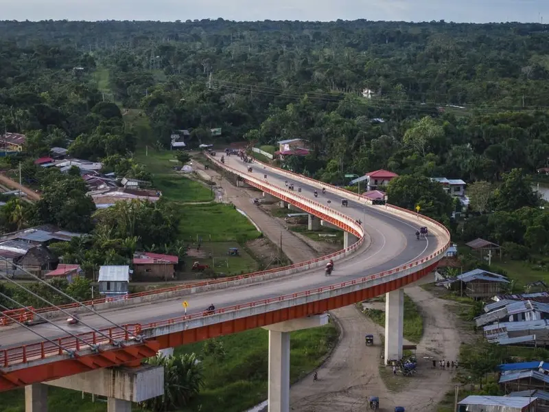 Cel mai lung pod cu putinţă din această ţară nu duce nicăieri - Foto: Profimedia Images