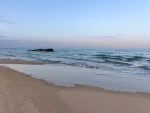 Tarifele sunt mai mici chiar și cu 70% față de vârful de sezon la mare. Care este cel mai mic preț Foto: Freepik (fotografie cu caracter ilustrativ)