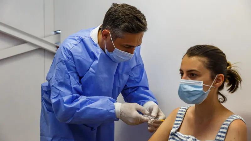 Doar unul din șase vârstnici de peste 80 de ani s-a vaccinat. La copii, doar unul din 33 / Ro vaccinare