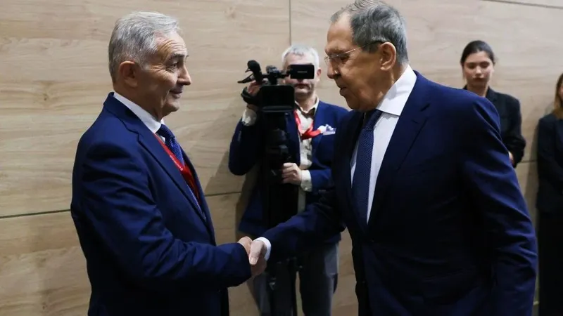 Lazăr Comânescu, dând noroc cu Serghei Lavrov - Foto: X/Lazar Comanescu