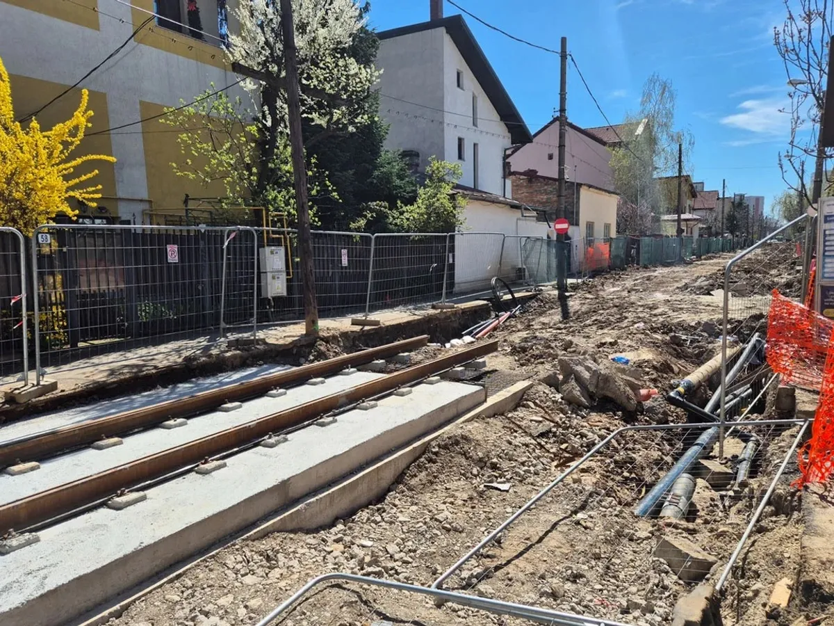 Lucrările de modernizare a liniei de 2 km a tramvaiului 3 de pe Bulevardul Expoziției - zona 1 Mai - Clăbucet din București - Foto: mobilitate.eu
