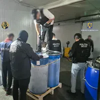Câtă cocaină era în butoaiele cu fructe congelate găsite la Constanța? Destinația finală era Olanda - Foto: IGPR- DIICOT