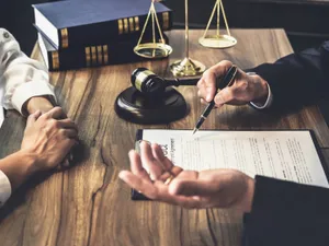Foto: Frații au luat țeapa vieții când  au primit moștenirea Sursa: Shutterstock