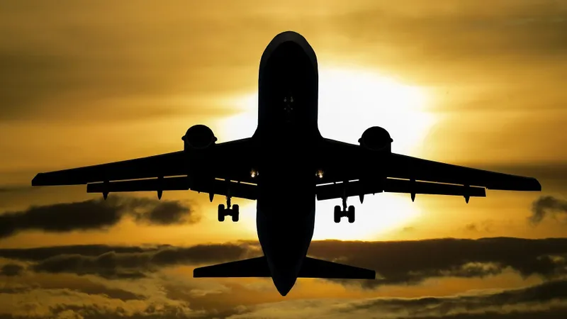 O pasageră a fost taxată cu 60 de euro pentru o sticlă de apă, în avion. „Am fost marcată” - Foto: Profimedia Images (imagine cu rol ilustrativ)