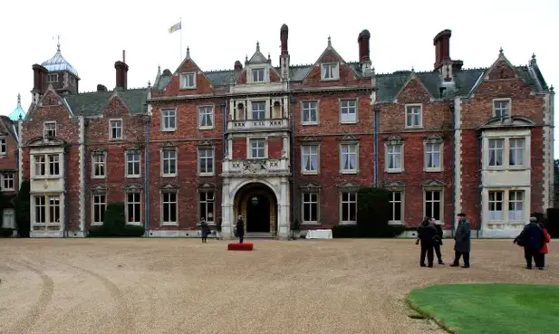 Prințul Charles va deschide porțile palatelor regale pentru public când va deveni rege. În imagine, Sandringham House/FOTO: The Guardian