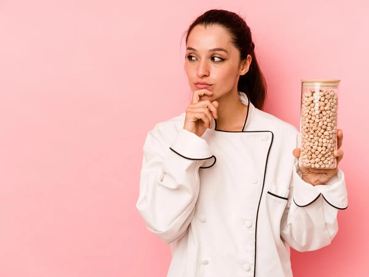 După câți ani mai poți consuma alimentele pe care le ai în debara sau beci? Cum știi dacă mai sunt bune